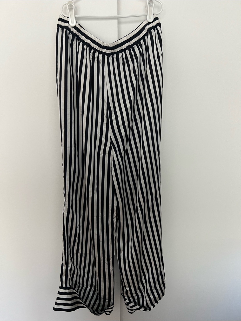 Sleeper Black & White Striped Pajamas 2 Piece Set Satin One Size $350 - Picture 11 of 12